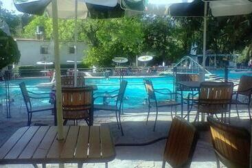 酒店 Balneario Tzindejeh