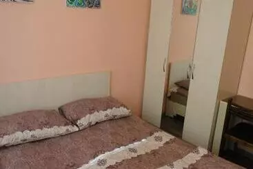 Pensione Like Home Guesthouse & Tours