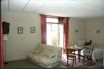 בית מלון כפרי Auberge La Source   Logis Hôtels