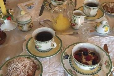 민박 River ' S Edge Inn