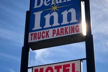 Deluxe Inn Motel
