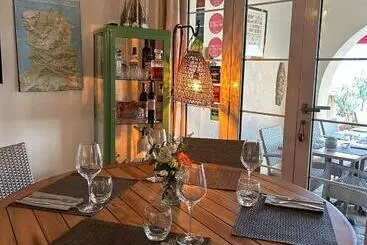 Hotel Hôtel Restaurant Petra Cinta