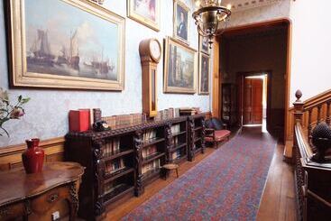 بنسيون Cambo House And Estate B&b