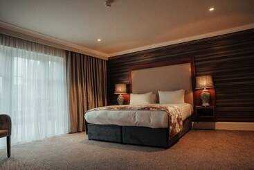 Dunadry Hotel And Gardens