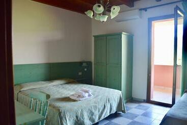 בית מלון כפרי Golfo Del Leone