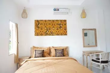 Bed & Breakfast Kubu Sari House