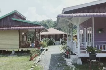 Bed & Breakfast Pondok Oma Surf Simeulue