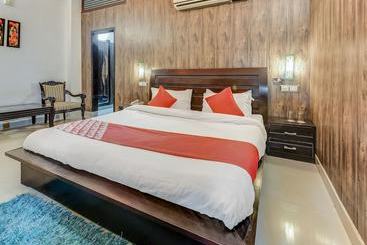 Hotel Deep By Oyo Rooms
