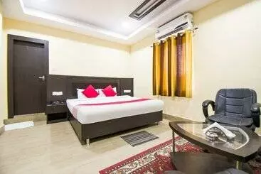 Hotel Holiday International By Oyo Rooms