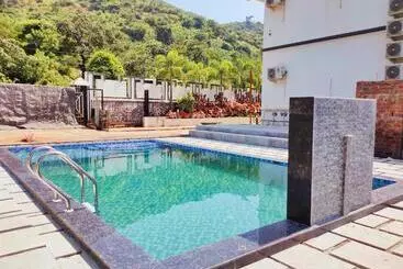 Hotel Nature Shield Lonavala