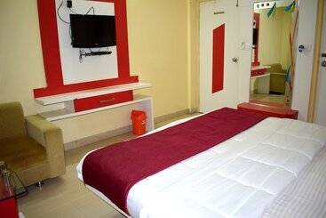 Hotel Sun Shine By Sky Stays