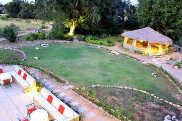 אתר נופש Ghanerao Jungle Lodge