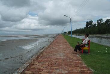 Hotel Dolphin Bhakkhali