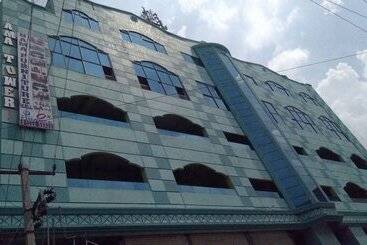 فندق Iroomz Nama Residency