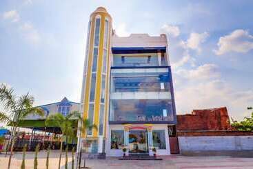 فندق The Grand Bhavya Palace