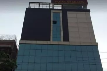 Iroomz Hotel Sr Grand