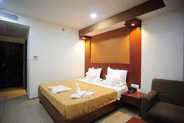 Pride Biznotel The Maison Anand