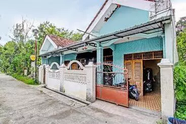Szálloda Spot On 2546 Griya Widya Syariah