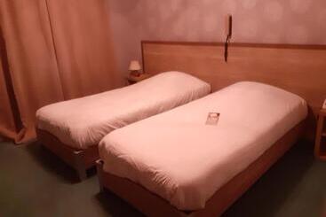 ホテル Hôtel Auberge De La Bonde Logis