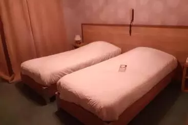 فندق Hôtel Auberge De La Bonde Logis