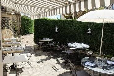 فندق Auberge Du Grand Dauphin