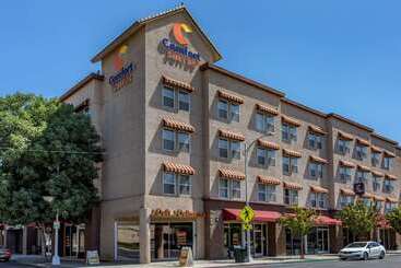 هتل Comfort Suites Visalia Convention Center