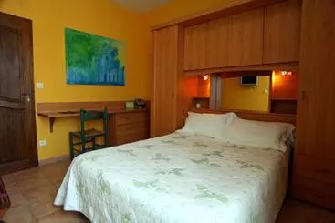 ホテル Logis Hôtel Restaurant De La Paix