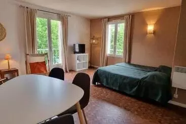 ホテル Logis Hôtels Le Saint Marc