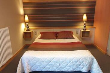 هتل Logis Hôtel Restaurant & Spa Les Remparts