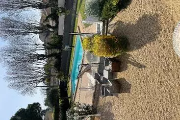 ホテル Logis Hôtel Le Clement V