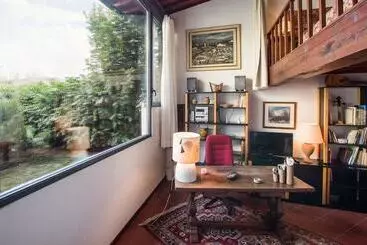 Bed and Breakfast Independent Loft On Florence S Hills