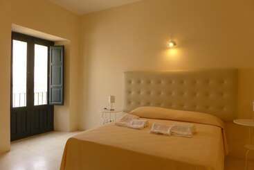 פונדק Landolina Palace