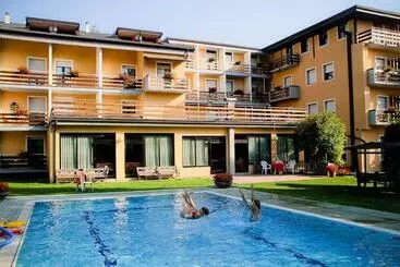 Hotel Dolomiti Levico