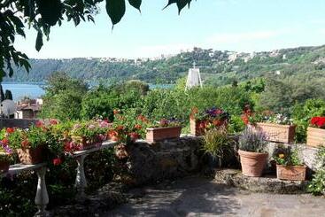 Nocleg ze śniadaniem Bed&breakfast Fiorella Sul Lago