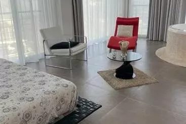 ベッドアンドブレックファースト Max Luxury Suite   Servizio Spiaggia Inclusa