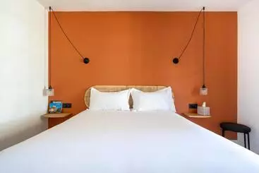 فندق Hôtel La Garrigue & Bar Piscine