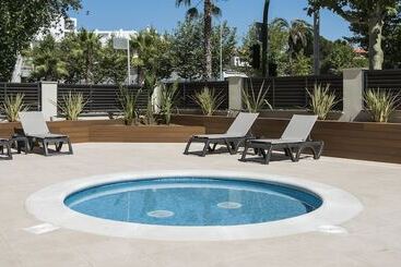 Aparthotel California