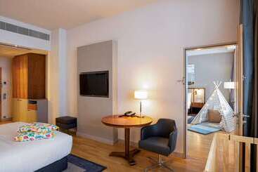 هتل Hilton Cologne