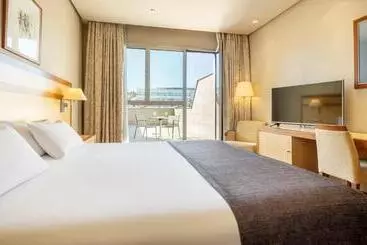 Отель Ilunion Alcalá Norte