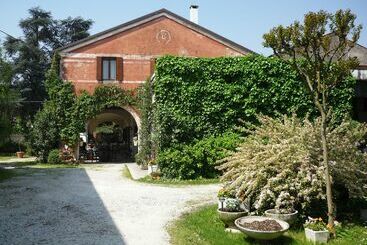 تختخواب و صبحانه Antica Casa Sandri