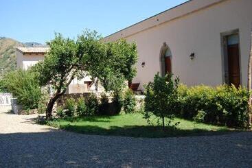 Hotel Rural Tenuta Edone  Country House