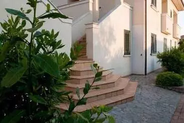 Hotelli Oliveto A Mare   Suite & Apartment