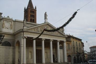 تختخواب و صبحانه Amici Miei Rooms