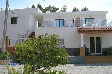 פנסיון Pensión Las Tres Golondrinas