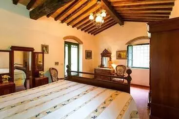 Mökkimajoitus A Rustic House Set In The Tuscan Landscape