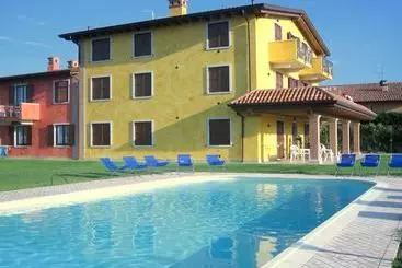 Charming Cottage In Renovated Farmhouse Near Lake Garda
