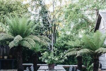 Сельский дом The Main House @ Poets Lodge