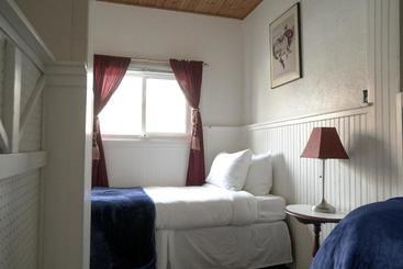 Отель Three Peaks Banff