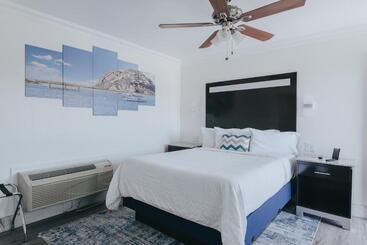 ホテル Sea Air Inn & Suites   Downtown   Restaurant Row