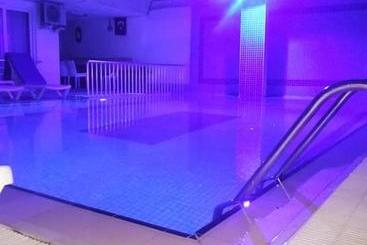 تختخواب و صبحانه Honor A Pansiyon